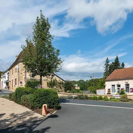 Vacation In Lacropte Near Woods, Cleaning Included * Val de Louyre et Caudeau