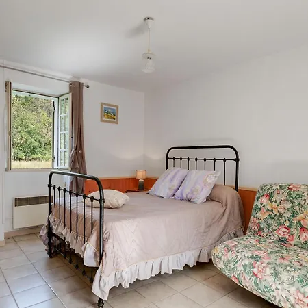 Vacation In Lacropte Near Woods, Cleaning Included *
