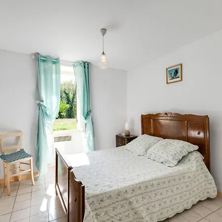 Vacation In Lacropte Near Woods, Cleaning Included *