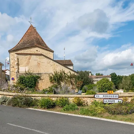 Vacation In Lacropte Near Woods, Cleaning Included * Val de Louyre et Caudeau