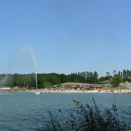Vacation In Lacropte Near Woods, Cleaning Included * Val de Louyre et Caudeau